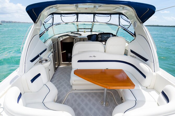 Private tour for 12 people on a 40 ft Yacht, Ft Lauderdale bay - The 6-hour charter is the full afternoon