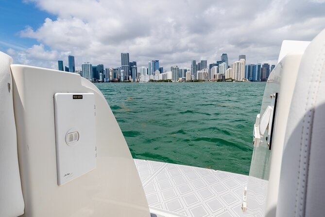 Private tour for 12 people on a 40 ft Yacht, Ft Lauderdale bay - What the yacht offers, and where space matters