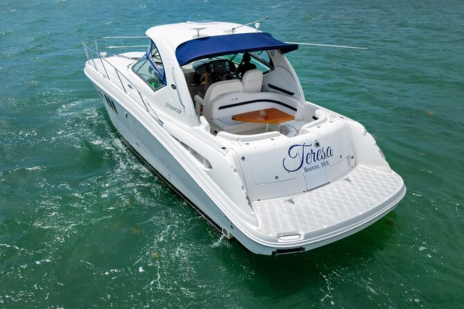 Private tour for 12 people on a 40 ft Yacht, Ft Lauderdale bay - The 2-hour cruise: a focused sightseeing outing