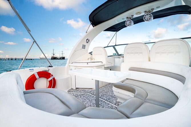 Private VIP Yacht in Punta Cana - Two hours around Cabeza de Toro and the natural pool