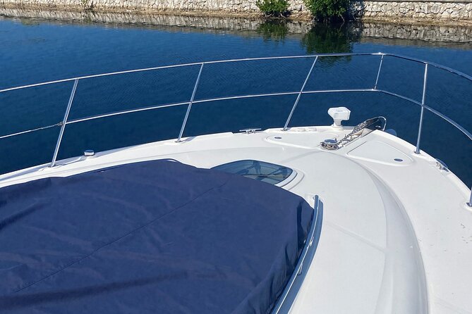 Private Yacht 48 ft Sting Ray City, Snorkel & Starfish Beach - Stingray City without surrendering your whole day