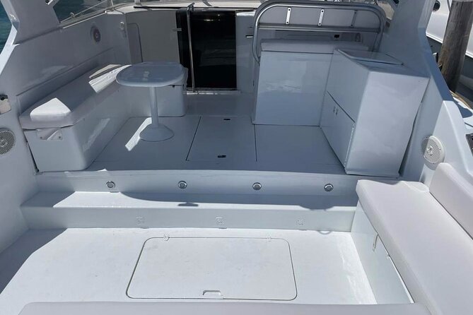 Private Yacht Cancun 42ft up to 8 people - Comfort, crew, and the tone of the outing