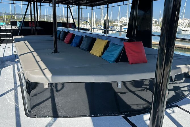 Private Yacht Charter ChicaFUN 2 Waterslides All Inclusive - Meeting points and transportation details