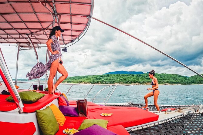 Private Yacht Charter ChicaFUN 3 Waterslides All Inclusive - Meeting points, pickup, and what to confirm