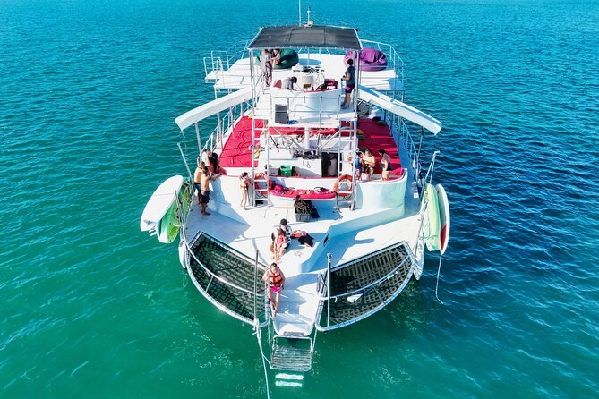 Private Yacht Charter on ChicaFun 1 Waterslides all inclusive - Key points at a glance