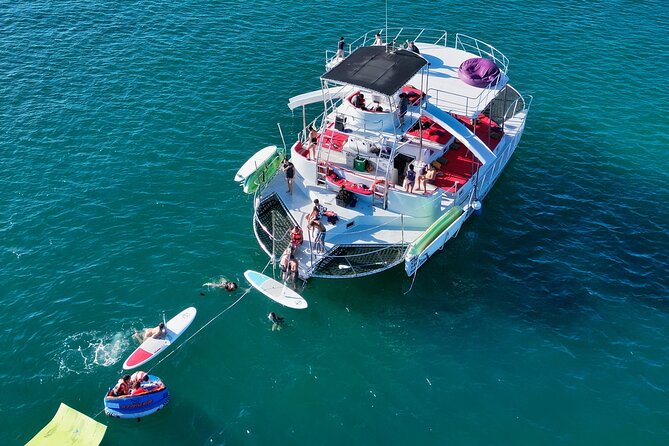 Private Yacht Charter on ChicaFun 1 Waterslides all inclusive - Why ChicaFun 1 works for a private group