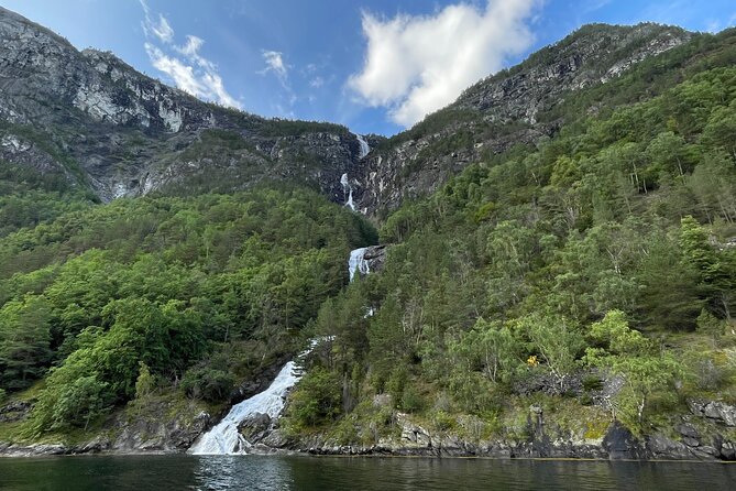 Private yacht Cruise in Flåm and Gudvangen, Nærøyfjord - Returning to Flåm or Aurland