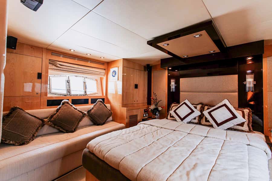 Private Yacht Dubai: 56ft - Burj Al Arab, the final major photo stop