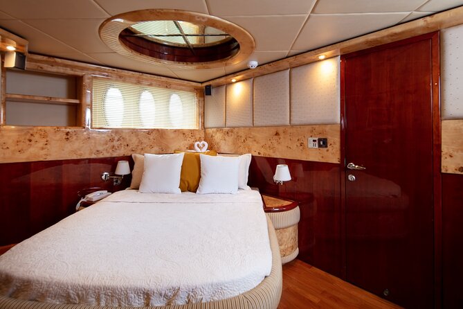 Private Yacht Dubai: Rent 61 ft Luxury Yacht up to 30 people - Who Will Enjoy This Cruise Most