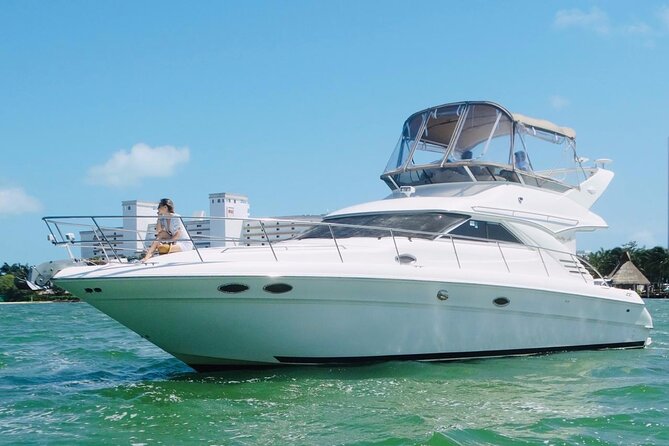 Private Yacht SeaRay 46ft Cancun 25P17 - Food, drinks, and music onboard