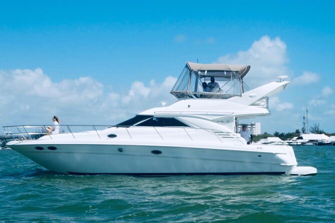 Private Yacht SeaRay 46ft Cancun 25P17 - Meeting at A’ HA’ Scuba Diving