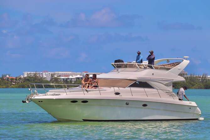Private Yacht SeaRay 46ft Cancun 25P17 - What the crew adds to the day