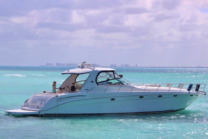 Private Yacht SEARAY SUNDANCER 60ft up to 20 pax 23P1 - Why this private yacht works best for a group