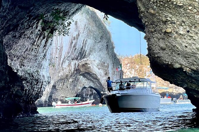 Private Yacht, Sightseeing, Snorkeling and Private beaches - A private way to see Puerto Vallarta from the sea