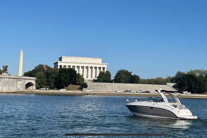 Private Yacht Tour along Washington DC Waterfront - Georgetown Waterfront, Three Sisters, and Roosevelt Island