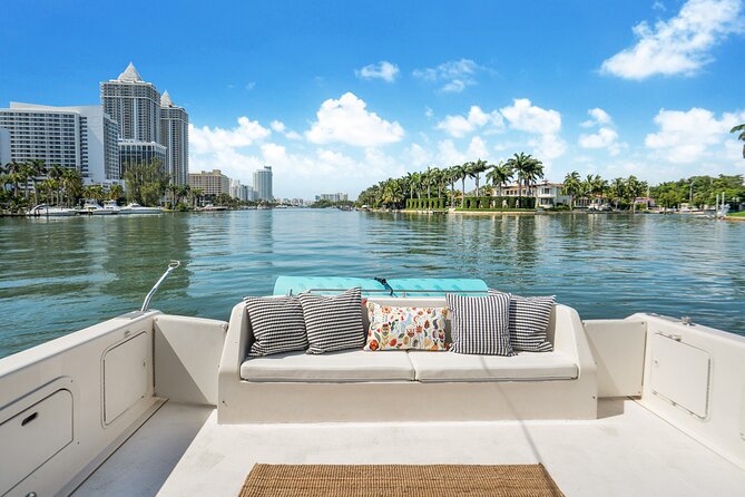 Private Yacht Tour Miami - Setting out from 5400 Collins Avenue