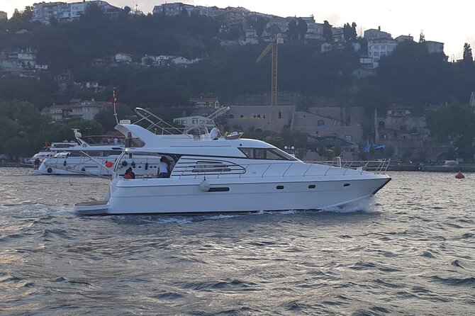 Private Yacht Voyage : Music, Wine & Snacks for Groups - Snacks, music, and special occasions
