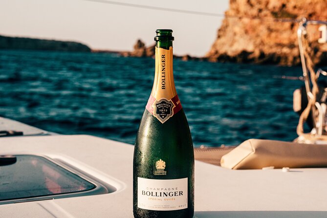 Private Yacht Voyage : Music, Wine & Snacks for Groups - What the $270.32 price really buys