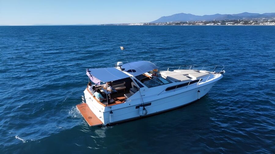 PUERTO BANUS: YACHT RENTAL FOR GROUP 2H - Sunset Cruises for Couples and Groups