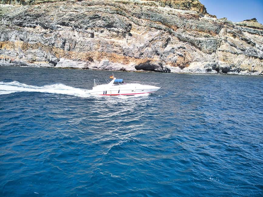 Puerto de Mogán: Private yacht for up to 9 people - The first 20 minutes toward Playa Perchel