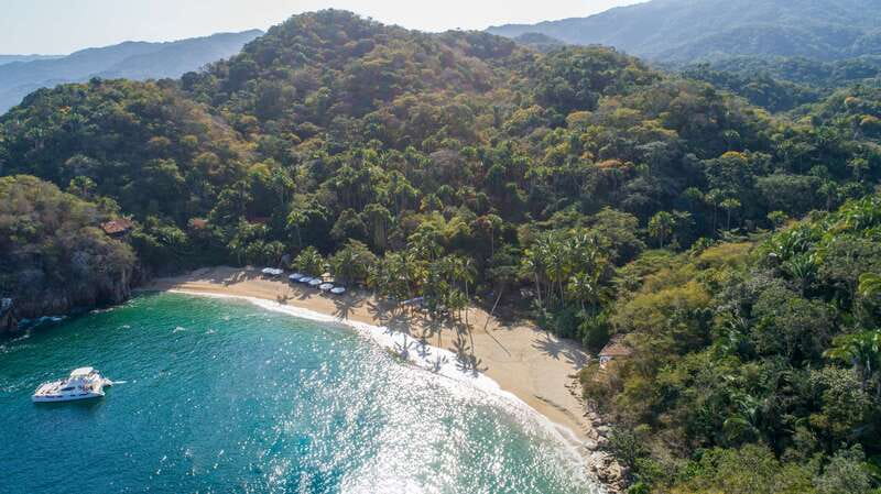 Puerto Vallarta: Luxury Yacht Tour with Lunch and Open Bar - Snorkeling and Paddleboarding: What You Actually Get
