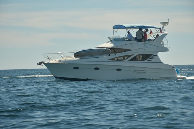 Pura Vida Yacht 42 FT with all inclusive service in Cabo - The Pacific coast and the final photo run