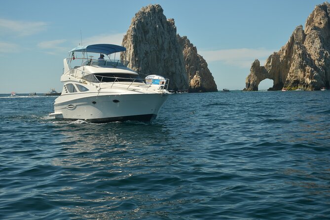 Pura Vida Yacht 42 FT with all inclusive service in Cabo - What the service feels like on board