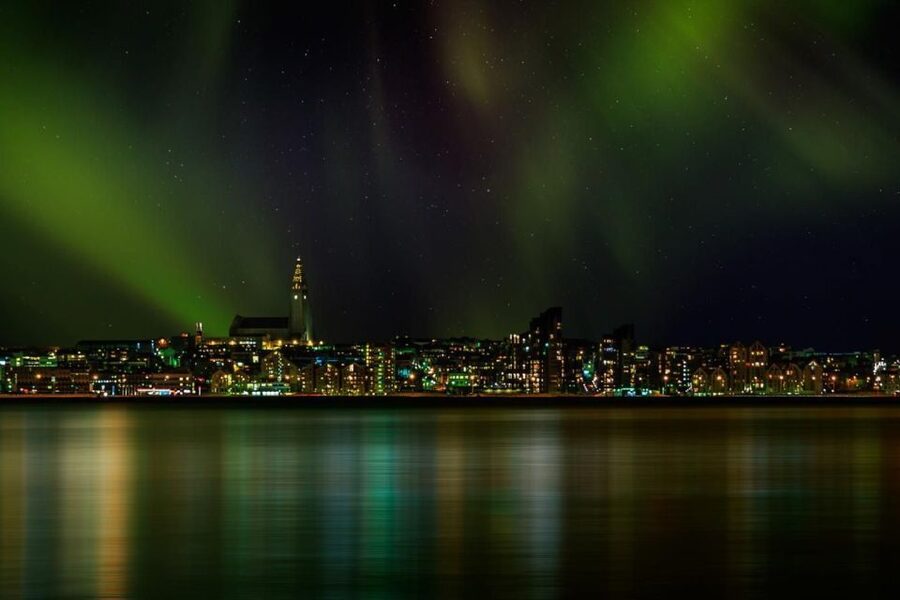 Reykjavik: Northern Lights Motor Yacht Cruise - What the aurora may look like