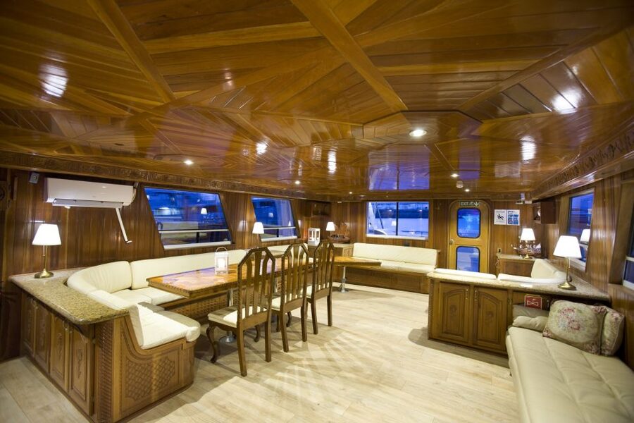 Reykjavik: Northern Lights Yacht Tour - How good are the guides?