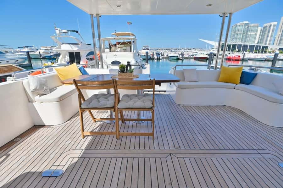 Romantic Dinner on Private Yacht - How the two hours unfold