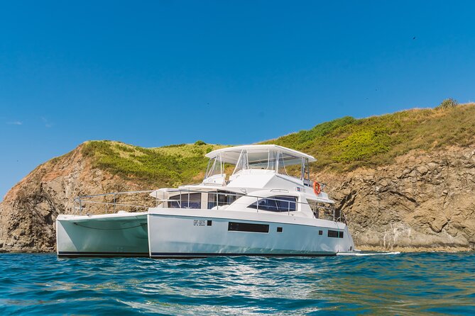 Royal Charters: The Premier Yacht Charter in Costa Rica - Key points at a glance
