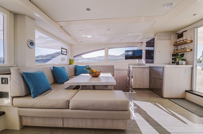 Royal Charters: The Premier Yacht Charter in Costa Rica - Choosing the right departure time