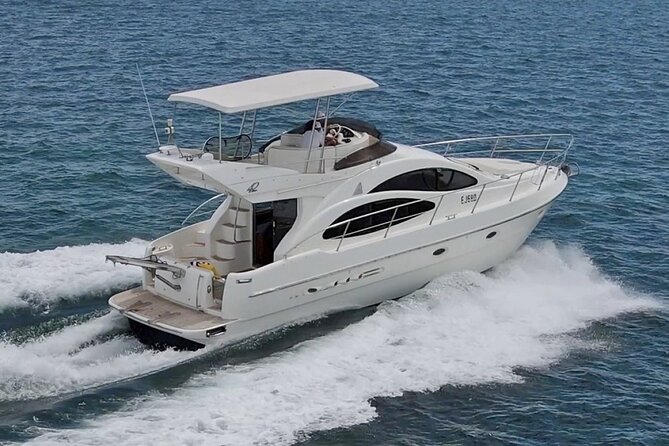 Santorini Caldera: Private Flybridge Yacht Experience - Nea Kameni and Palea Kameni: two different volcanic views