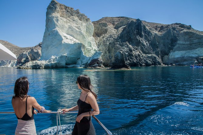 Santorini: Motor Yacht Day Cruise with 5-Course Lunch - Two hours at Mesa Pigadia Beach