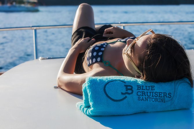 Santorini: Motor Yacht Day Cruise with 5-Course Lunch - A five-course lunch served at anchor