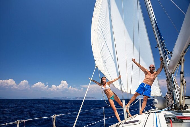 Santorini: Private Sailing Yacht Cruise with Meal and Drinks - Lunch at Thirassia, with time to swim