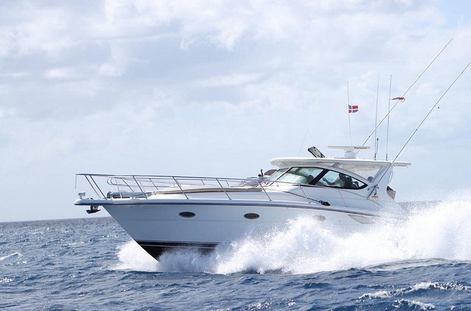 Saona Island Private luxury Yacht Full day with Snorkeling - Crew service and communication