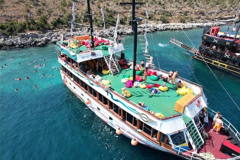 Sarande: Full-Day Louis Luxury Yacht Tour from Saranda - Music and foam are not for every mood