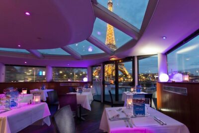 Seine River Dinner Cruise with Live Singer by VIP Yacht de Paris