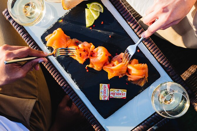 Seine River Dinner Cruise with Live Singer by VIP Yacht de Paris - Service and comfort on board