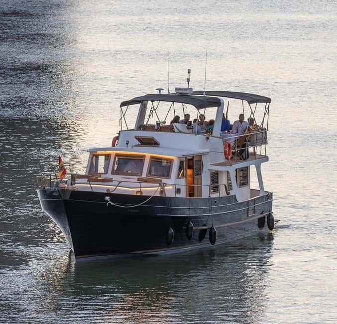 Seville: Flamenco life music Yacht Cruise, Tapas & Drinks - A small yacht with a distinctly Sevillian mood