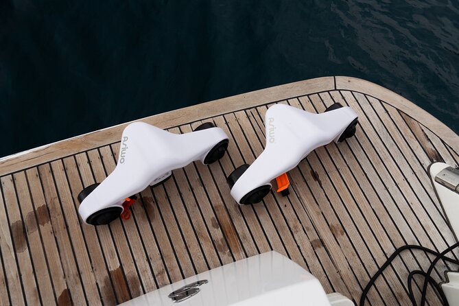 Shared Luxury Yacht Cruise with Champagne and Tapas - A small yacht day from Puerto Colón