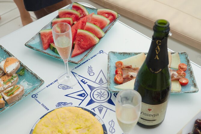 Shared Luxury Yacht Cruise with Champagne and Tapas - The people who shape the experience