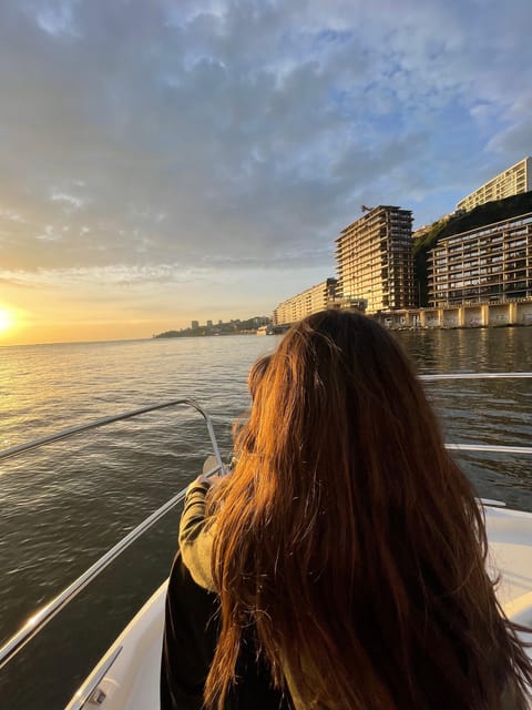 Six bridges yacht cruise on the Douro River in Porto - Dom Luís Bridge and the first Porto views