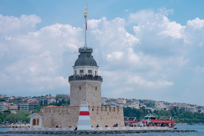 Small-Group 2 Hours Bosphorus Luxury Yacht Cruise in Istanbul - Food, drinks, and comfort aboard
