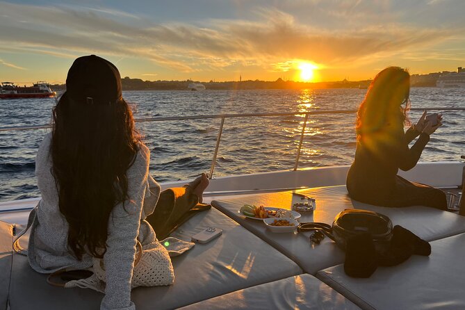 Small Group Yacht Tour With Unlimited Wine, Fruits & Mixed Nuts - Why a small yacht is a smart way to see Istanbul
