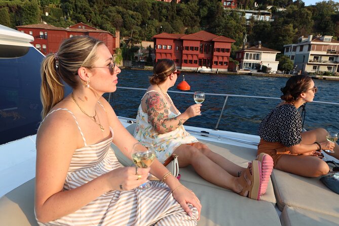 Small Group Yacht Tour With Unlimited Wine, Fruits & Mixed Nuts - Asian-side views from Kuleli to Beylerbey Palace