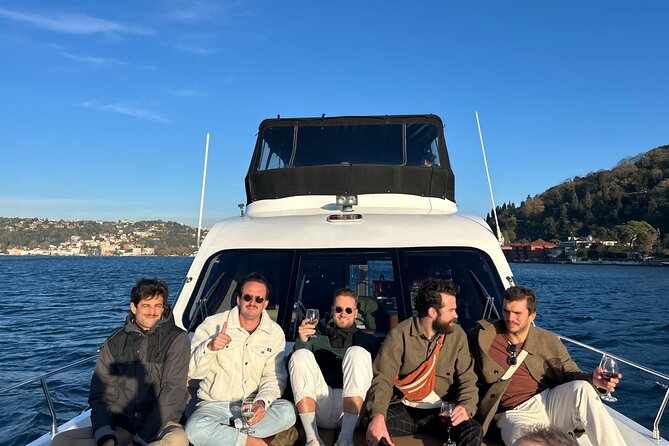 Small Group Yacht Tour With Unlimited Wine, Fruits & Mixed Nuts - Üsküdar, Maiden’s Tower, and the old city skyline