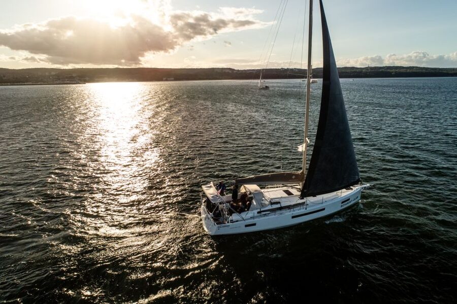 Sopot: Sunset Yacht Cruise with Welcome Drink - Klif Orłowski and the changing coastline