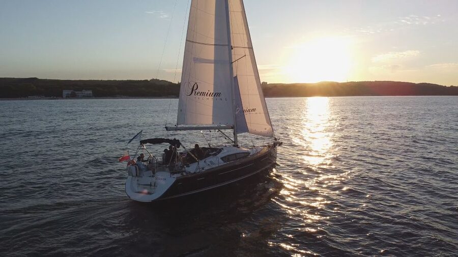 Sopot: Sunset Yacht Cruise with Welcome Drink - Novotel Gdańsk Marina and Olivia Centre